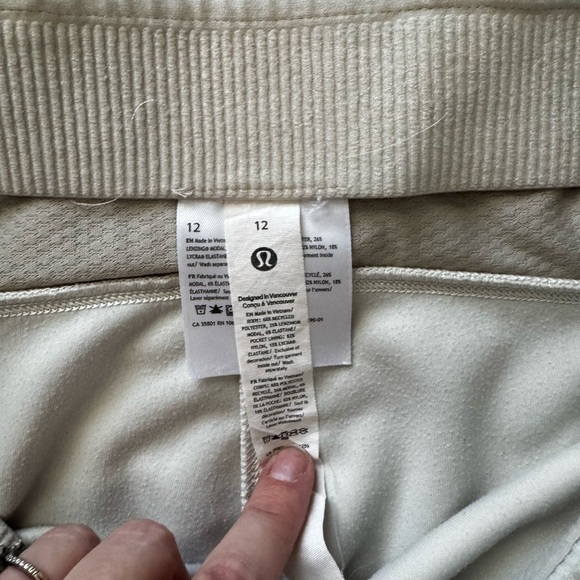 Lululemon Ribbed Softstreme Flared Pant * 32.5 bone size 10 - Picture 7 of 13